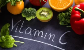 Which fruits and vegetables are rich in vitamin C?