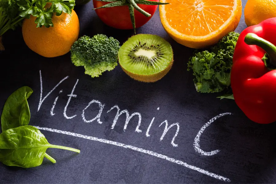 Which fruits and vegetables are rich in vitamin C?